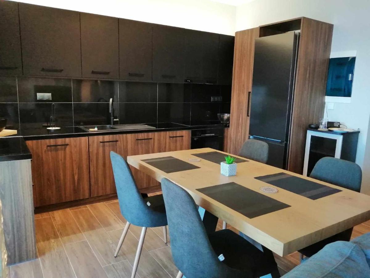 Infinity Blue Apartment Agní Екстериор снимка